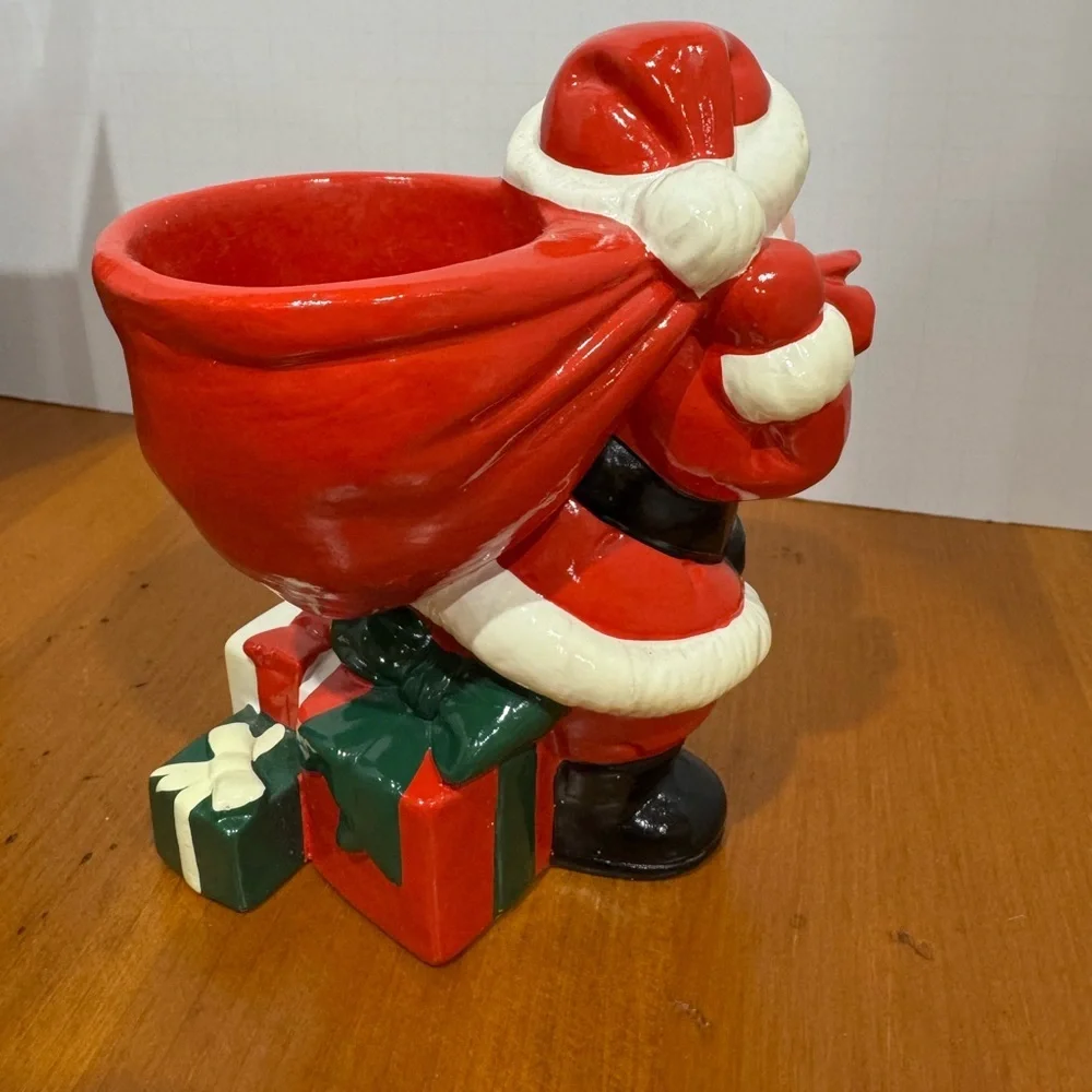Avon Santa vintage 1982 candle holder figurine